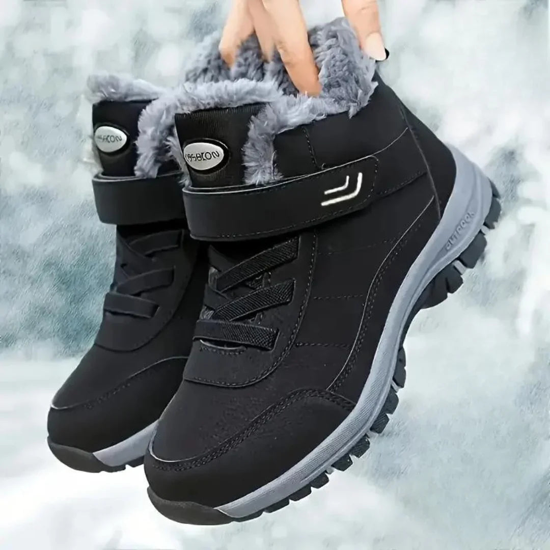 Black fleece-lined ankle boots for men with lace-up closure, buckle strap, and rugged anti-slip sole